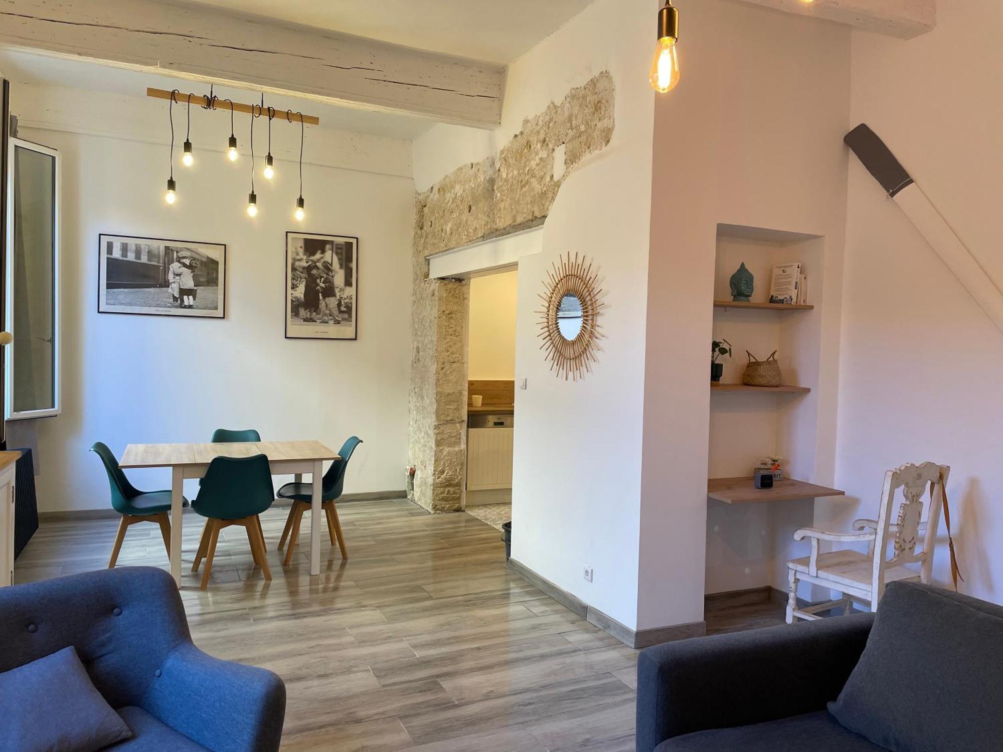 Appartement Coquet Dans Le Centre De Mèze Екстериор снимка
